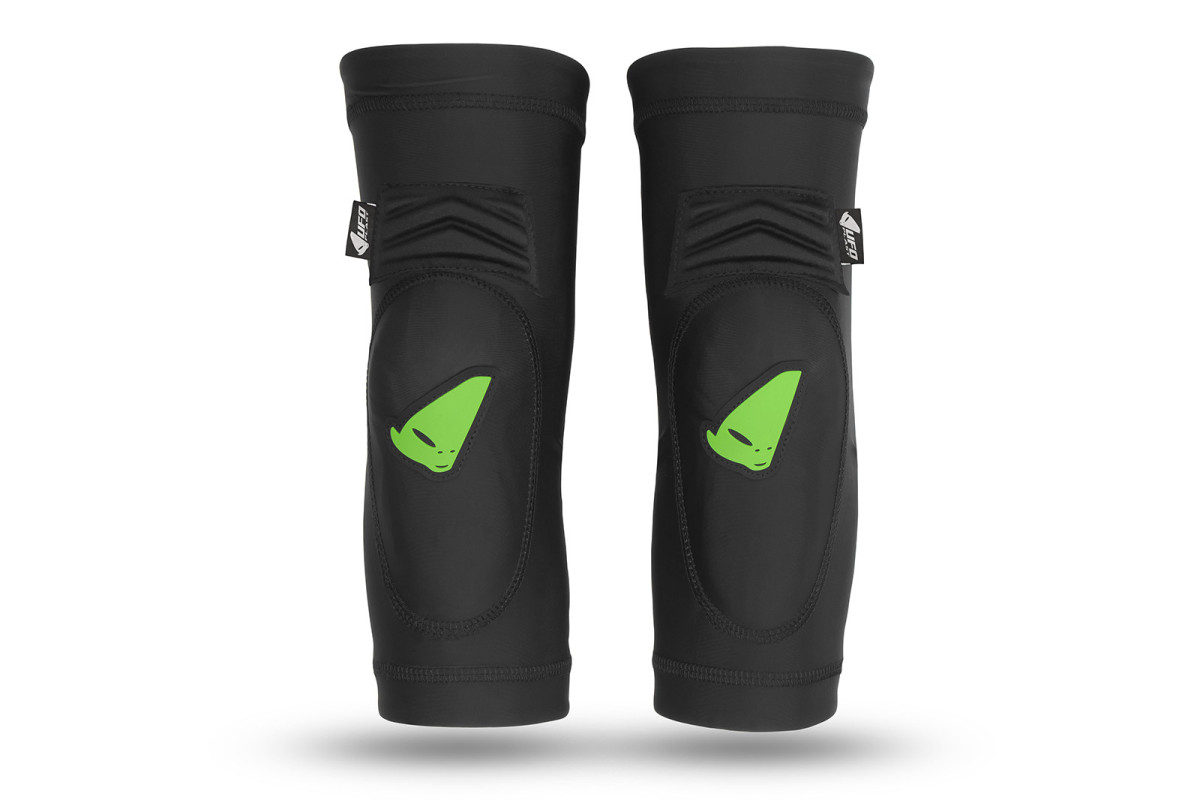 M33 knee pads for kids in elastic material and internal memory effect protections